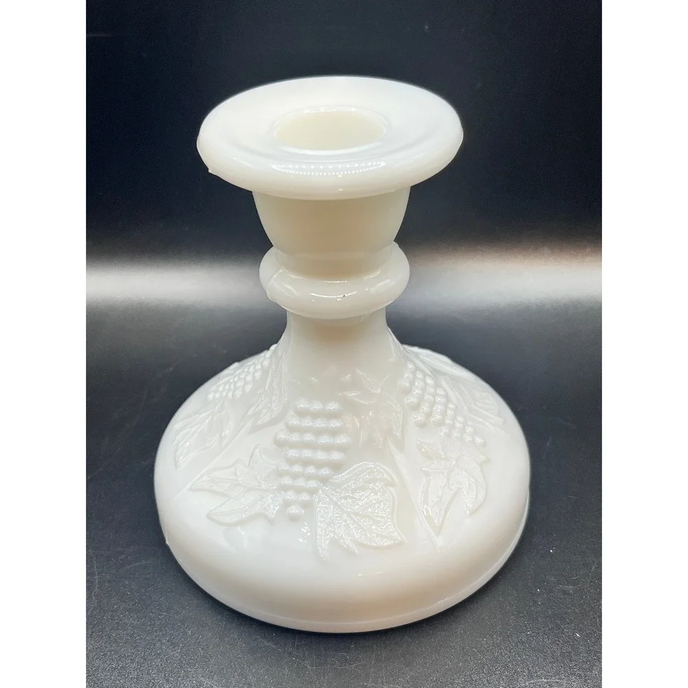 Vtg LE Smith Milk Glass Candlestick Holders Grape Leaf Embossed Set of 2‎ 4.5